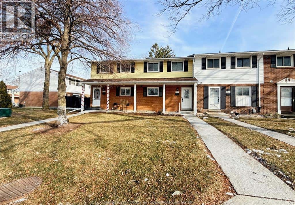 Windsor — Windsor - Photo 3 of 13