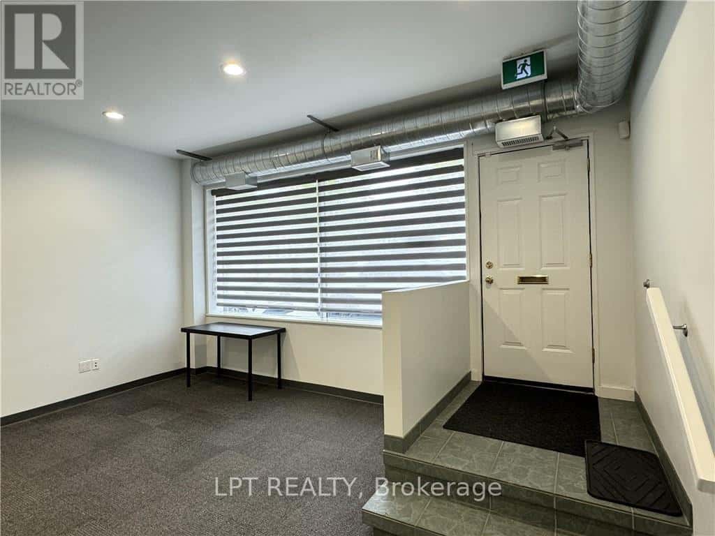 MAIN - 59 COLLIER STREET — Barrie (City Centre) - Photo 2 of 24