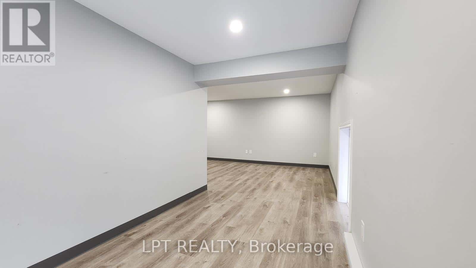 MAIN - 59 COLLIER STREET — Barrie (City Centre) - Photo 4 of 24