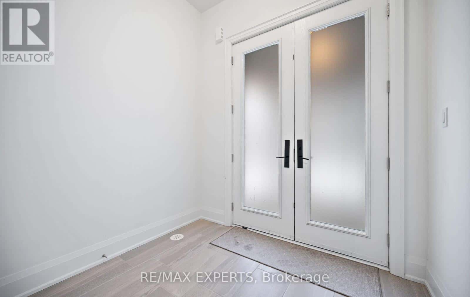 3304 AZAM WAY W — Oakville (GO Glenorchy), Ontario - Photo 3 of 37