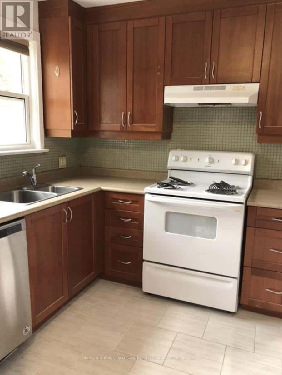 Kitchener — Kitchener - Photo 4 of 37