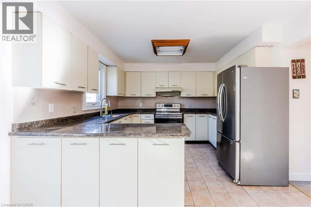 8 DINGWALL Court — Brampton - Photo 2 of 35