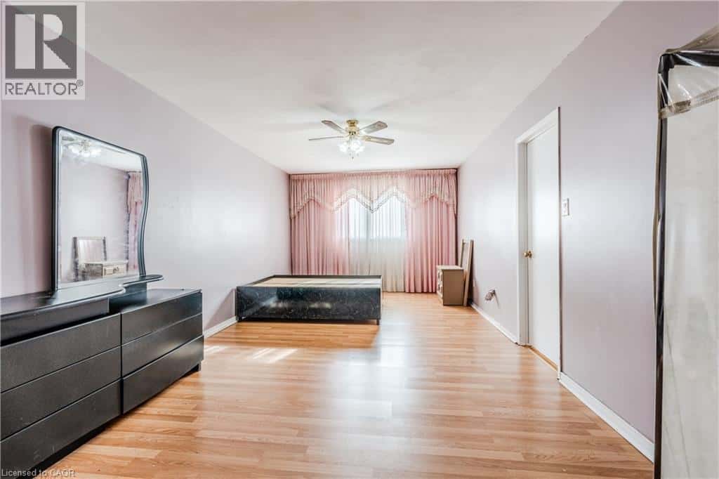 8 DINGWALL Court — Brampton - Photo 4 of 35