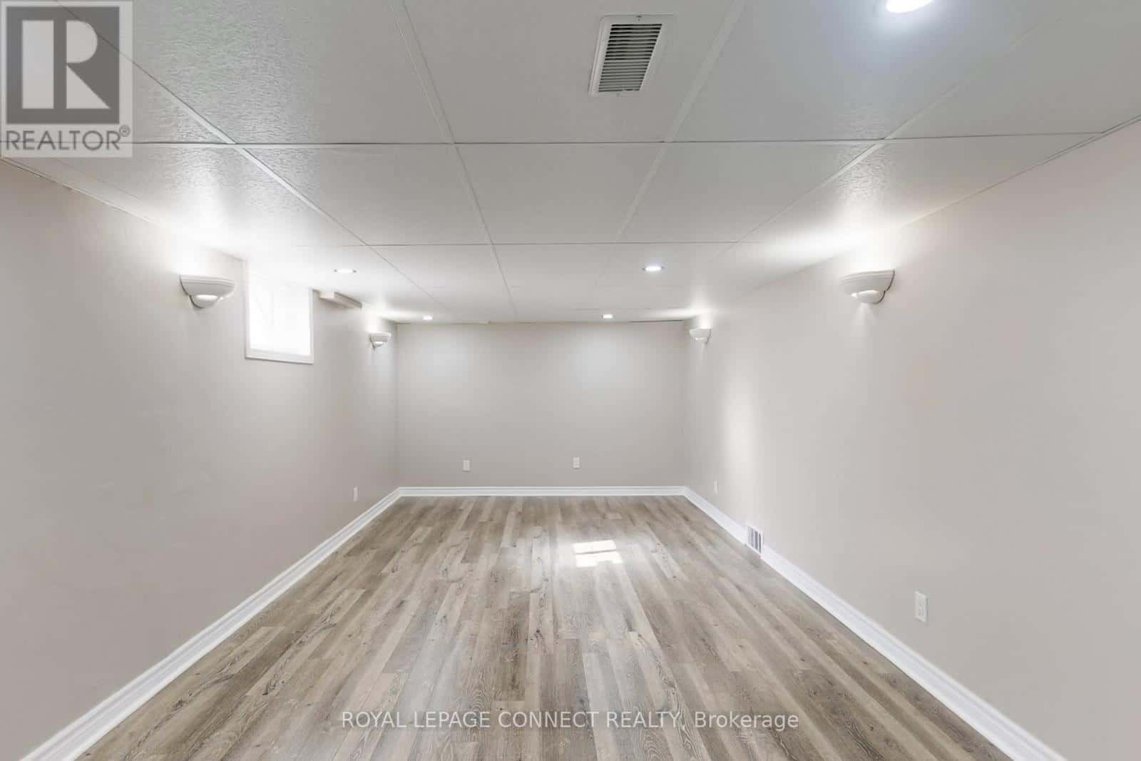 Whitby (Downtown Whitby) — Whitby (Downtown Whitby) - Photo 5 of 37