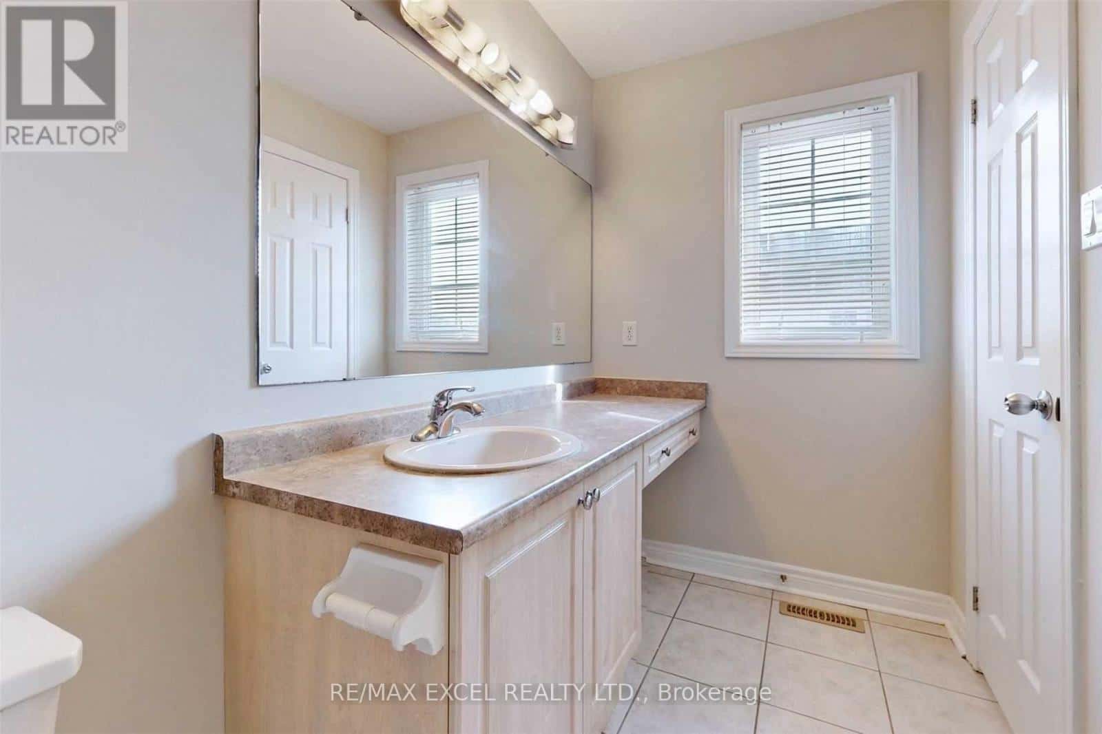 Markham (Cornell) — Markham (Cornell) - Photo 4 of 29