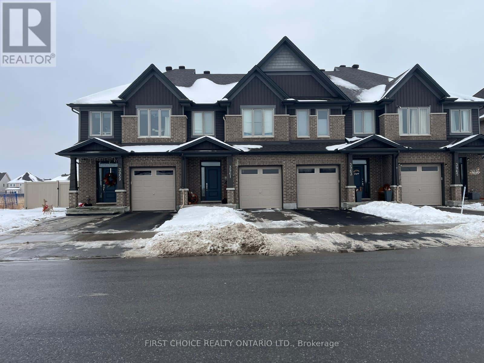 3961 KELLY FARM DRIVE — Ottawa - Photo 2 of 33