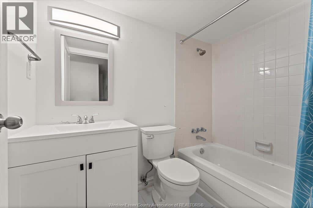 Windsor — Windsor - Photo 4 of 43