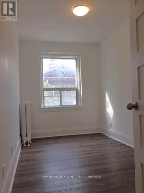 Toronto (Wychwood) — Toronto (Wychwood) - Photo 4 of 14