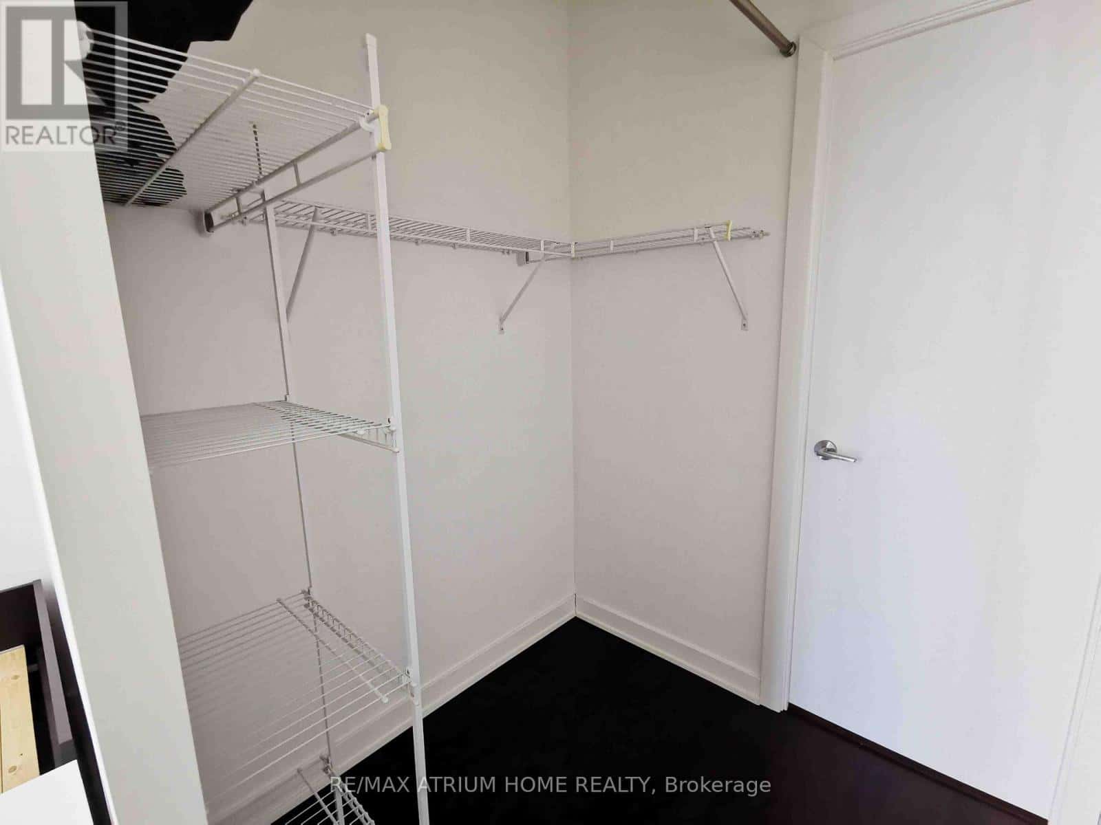 Toronto (Church-Yonge Corridor) — Toronto (Church-Yonge Corridor) - Photo 5 of 8