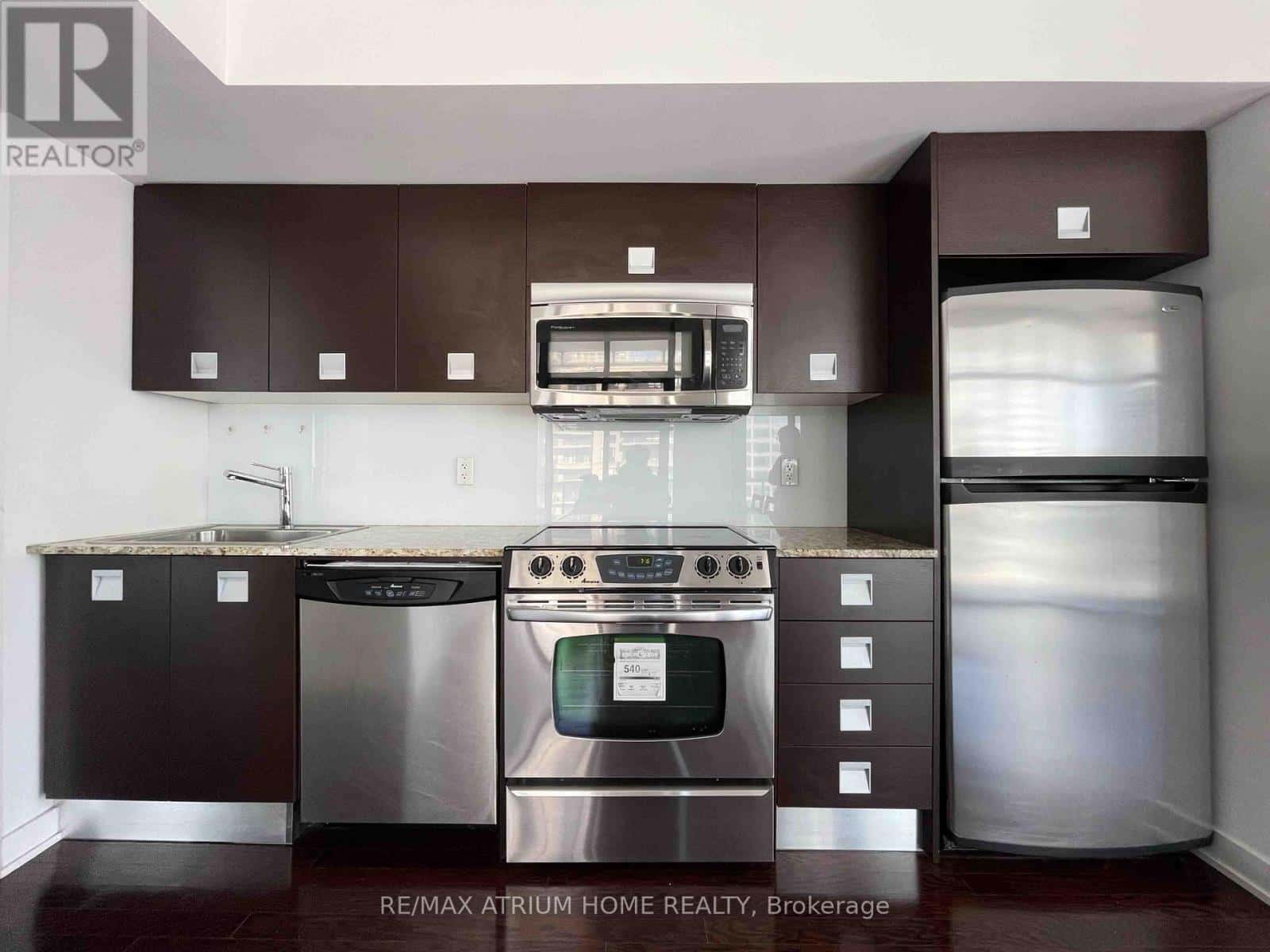 Toronto (Church-Yonge Corridor) — Toronto (Church-Yonge Corridor) - Photo 2 of 8