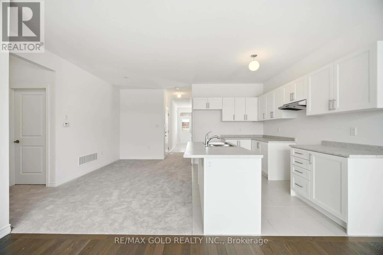 251 WILCOX DRIVE — Clearview (Stayner), Ontario - Photo 3 of 16