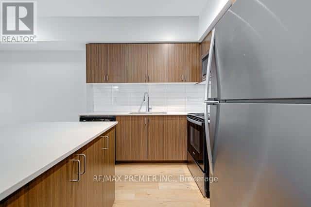 Barrie (Little Lake) — Barrie (Little Lake) - Photo 2 of 32