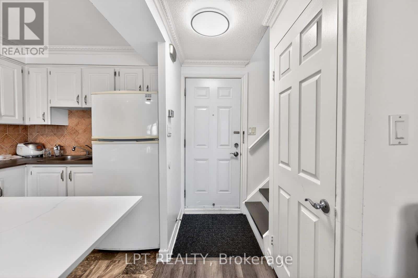 103 - 3040 CONSTITUTION BOULEVARD — Mississauga (Applewood), Ontario - Photo 4 of 37