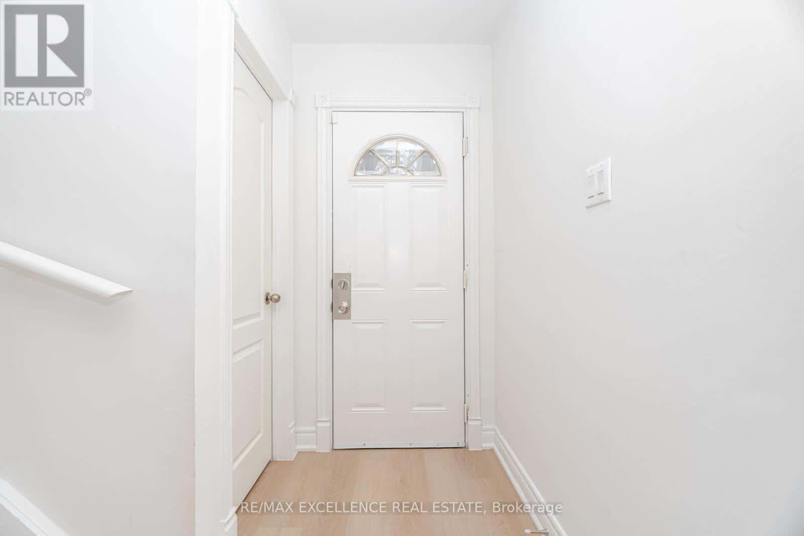 16 LINCOLN COURT — Brampton (Bramalea West Industrial) - Photo 3 of 30