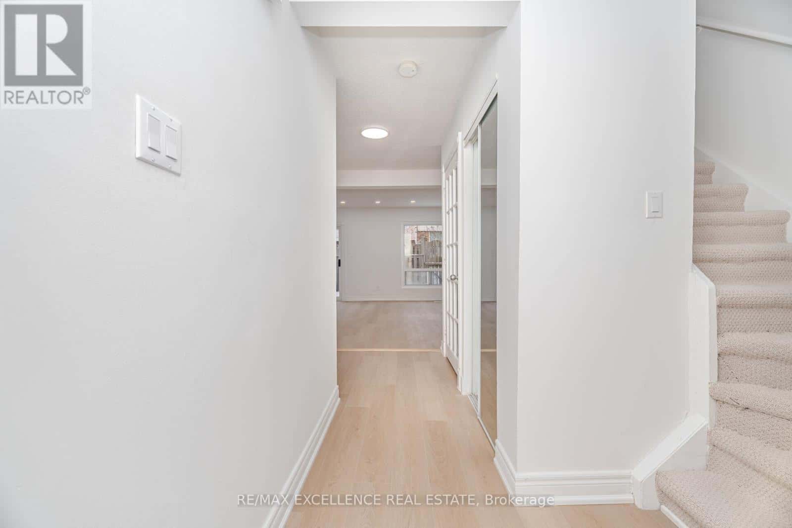 16 LINCOLN COURT — Brampton (Bramalea West Industrial) - Photo 4 of 30