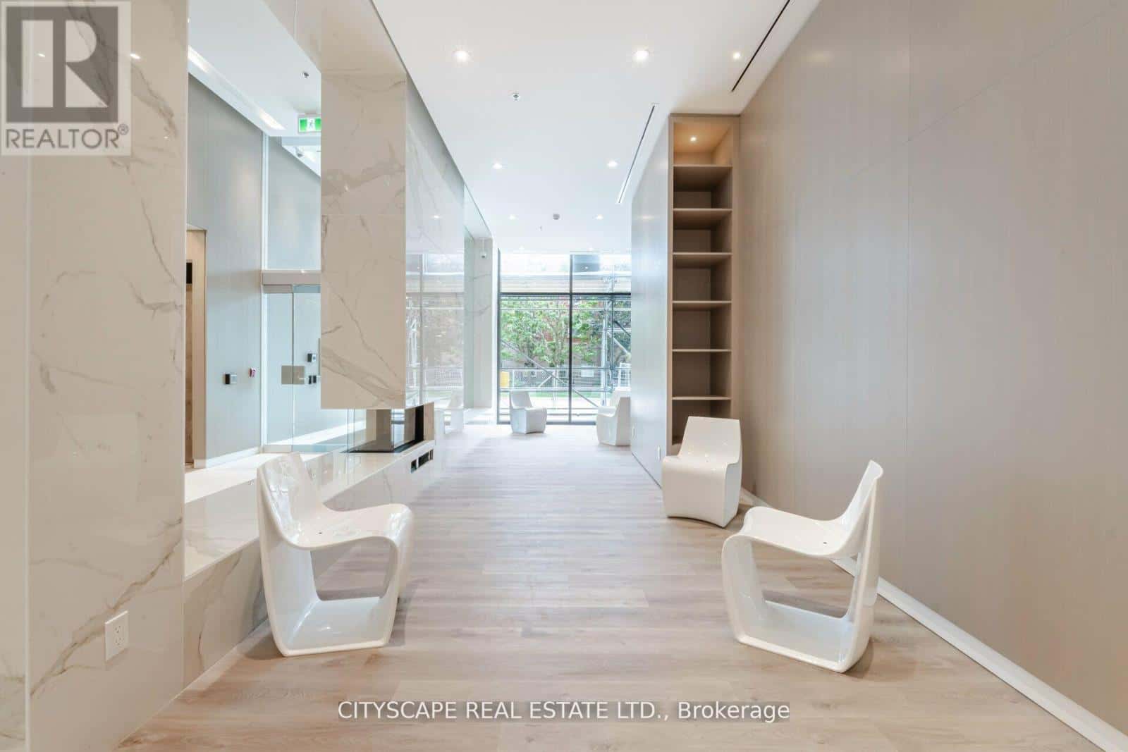 1907 - 370 MARTHA STREET S — Burlington (Brant), Ontario - Photo 3 of 35