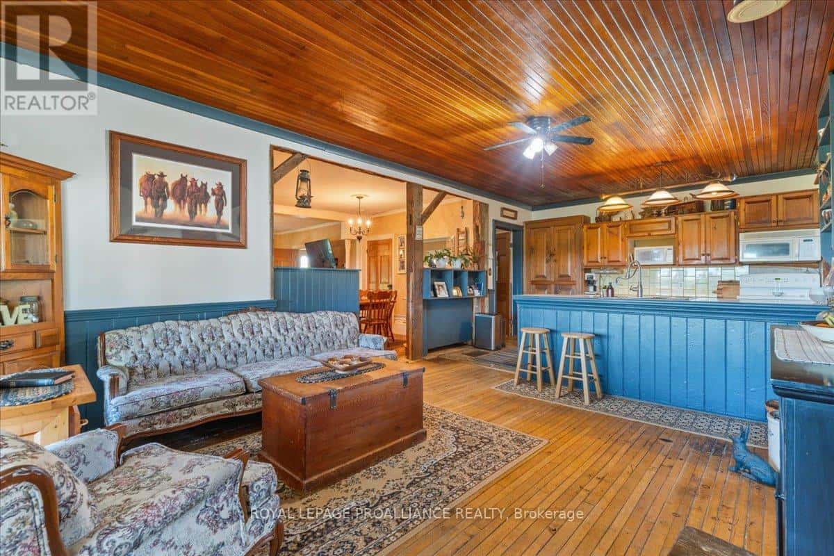 Centre Hastings — Centre Hastings - Photo 4 of 45