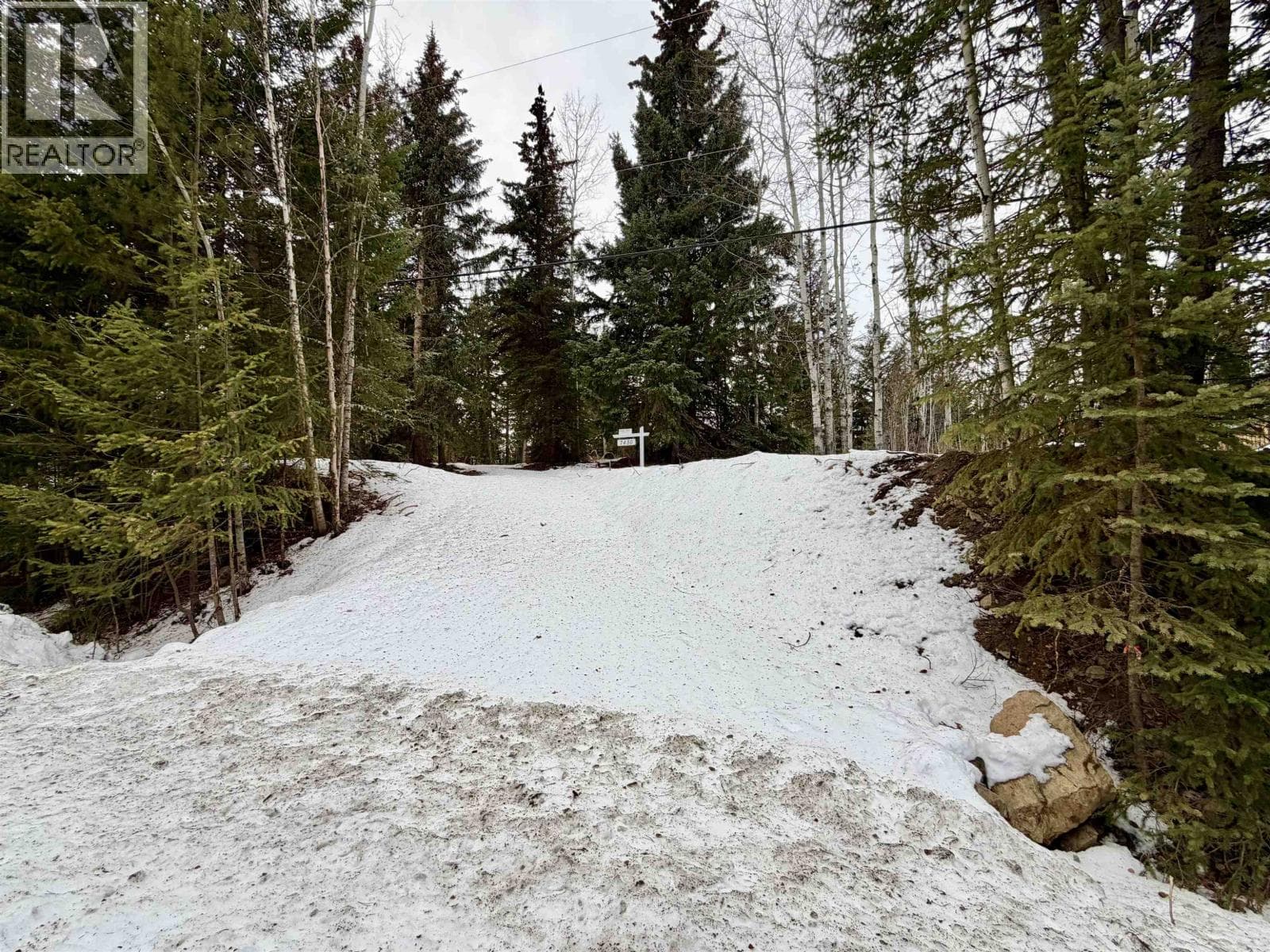 7450 ROE LAKE CRESCENT — 100 Mile House, British Columbia - Main photo