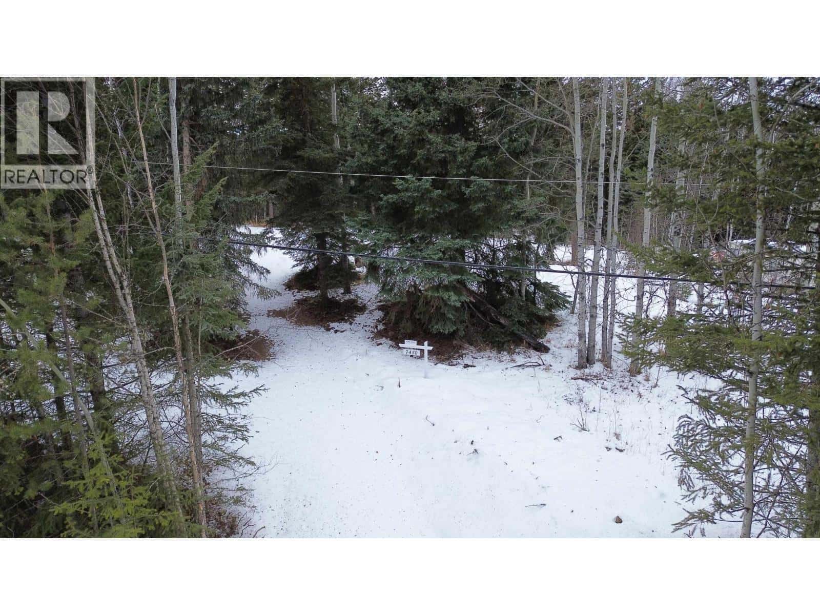 7450 ROE LAKE CRESCENT — 100 Mile House, British Columbia - Photo 2 of 7