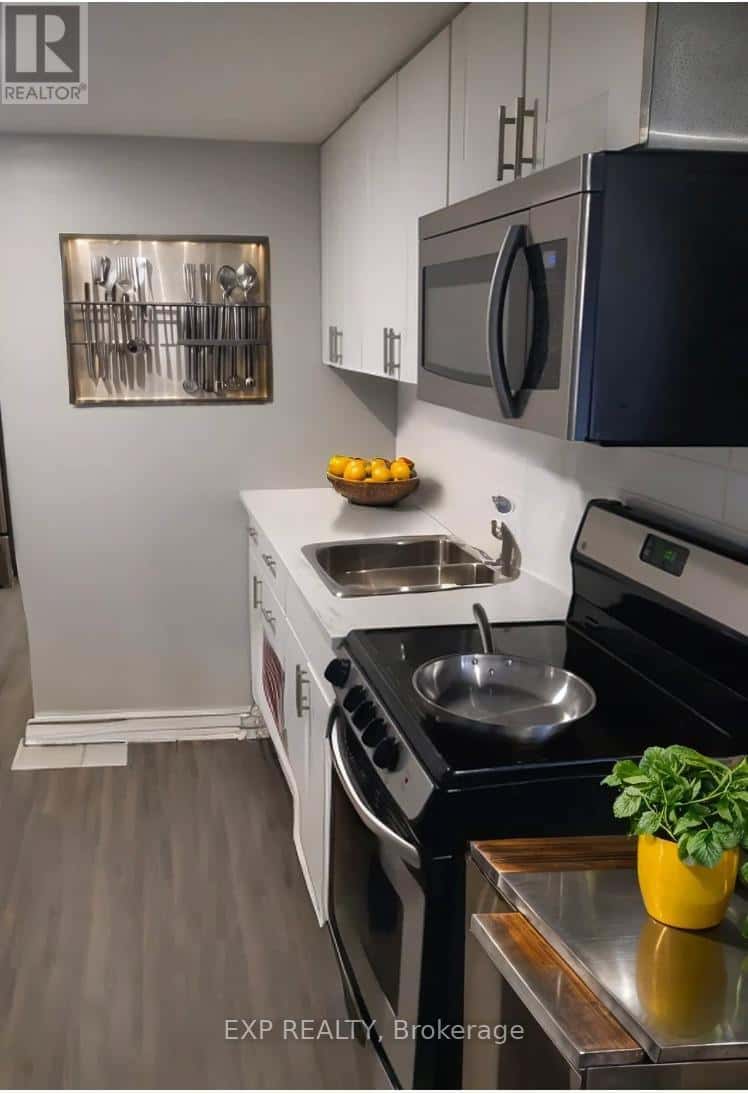 5 - 70 VICTORIA AVENUE S — Hamilton (Stinson) - Photo 2 of 4