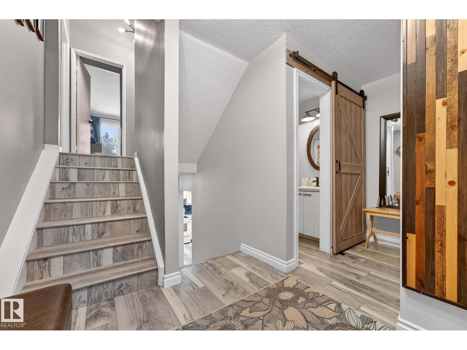 7 GRANDVIEW RG — St. Albert, Alberta - Photo 4 of 34