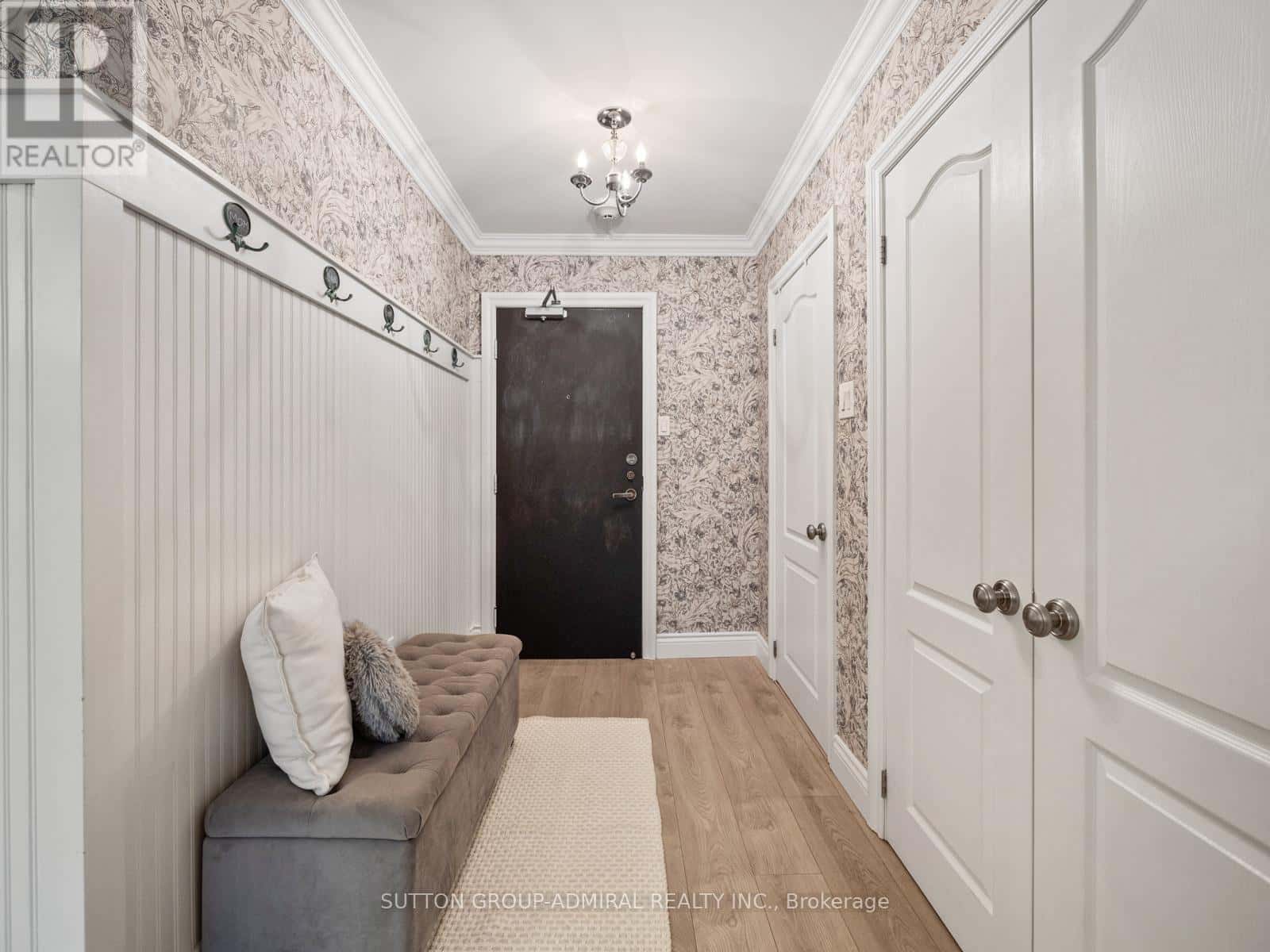 Toronto (Church-Yonge Corridor) — Toronto (Church-Yonge Corridor) - Photo 2 of 50