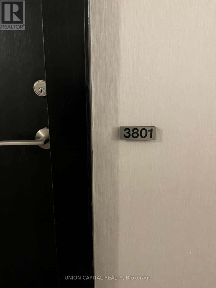 Toronto (Church-Yonge Corridor) — Toronto (Church-Yonge Corridor) - Photo 3 of 12