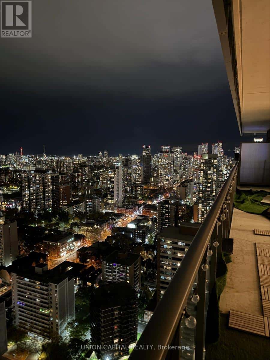 Toronto (Church-Yonge Corridor) — Toronto (Church-Yonge Corridor) - Photo 5 of 12