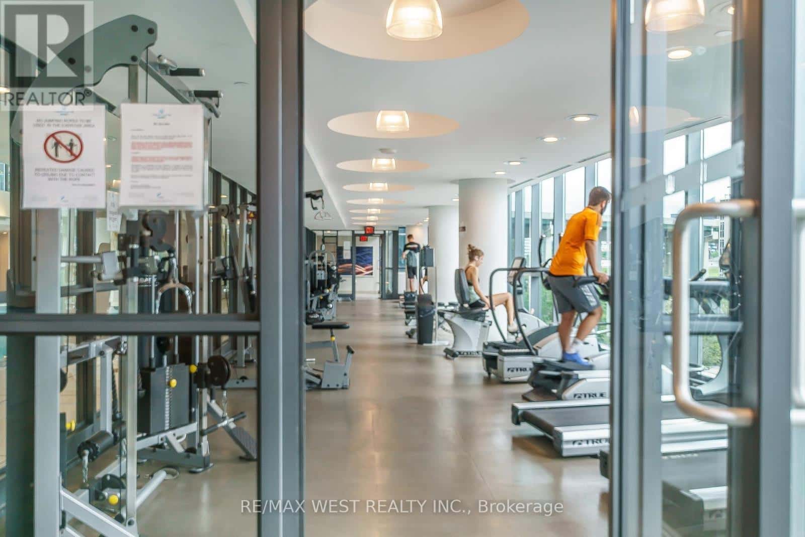 465 - 209 FORT YORK BOULEVARD — Toronto (Niagara), Ontario - Photo 3 of 42