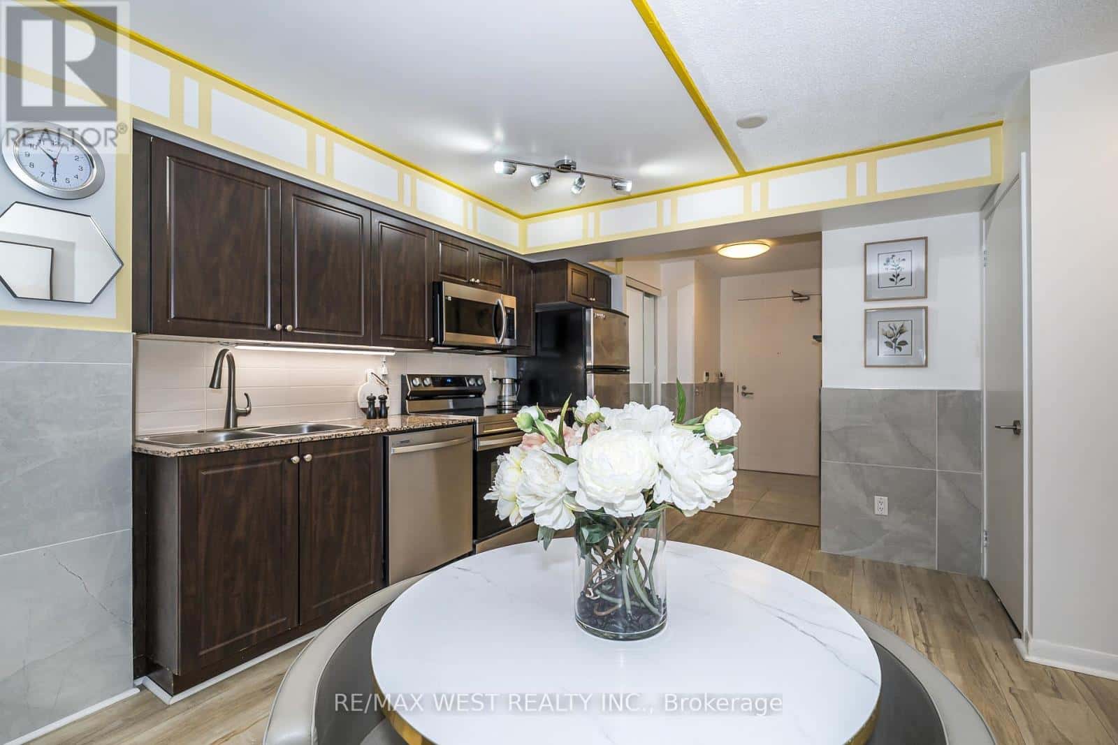 465 - 209 FORT YORK BOULEVARD — Toronto (Niagara), Ontario - Photo 2 of 42