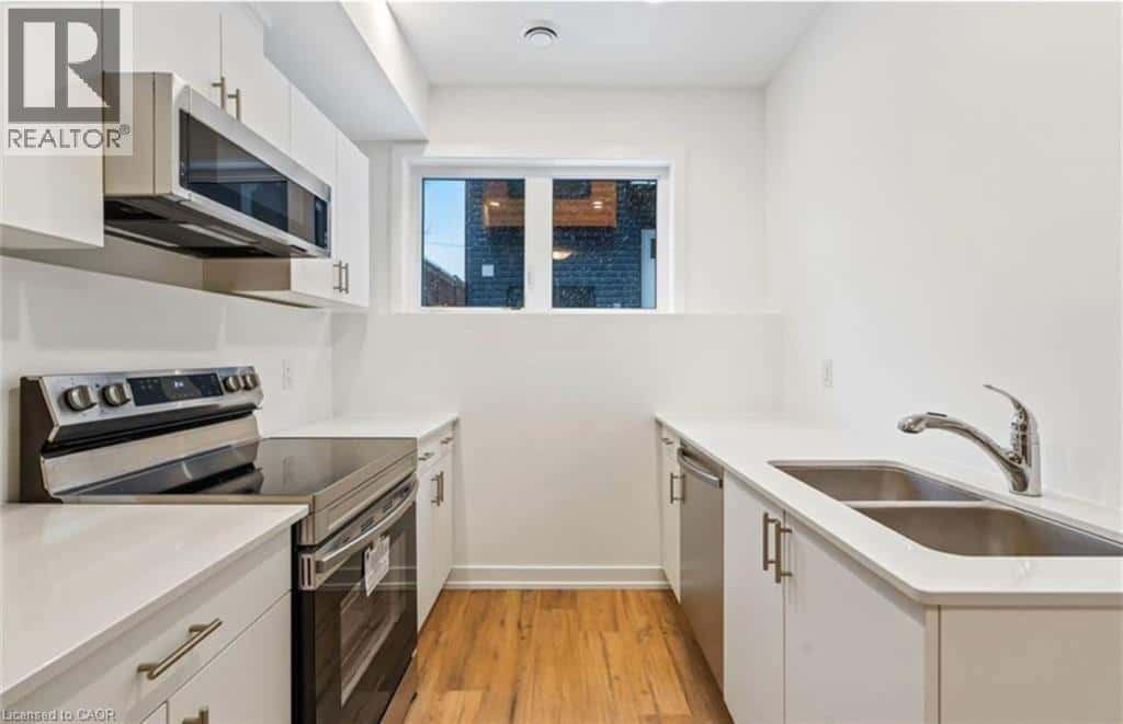 Welland — Welland - Photo 2 of 15