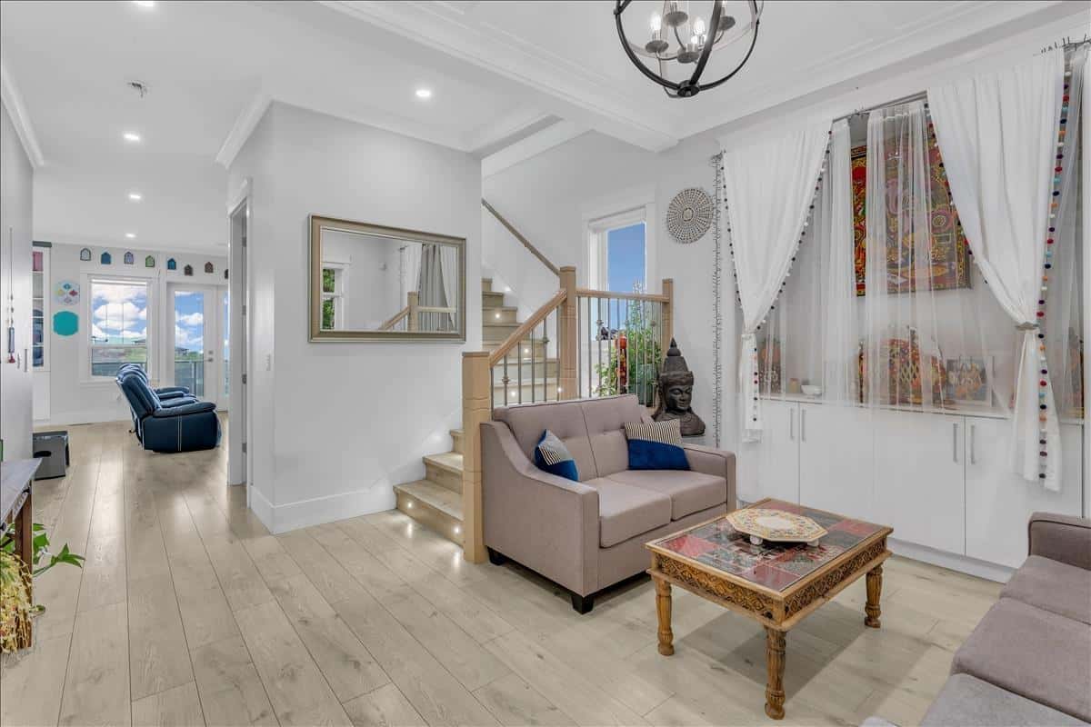 Chilliwack — Chilliwack - Photo 3 of 36