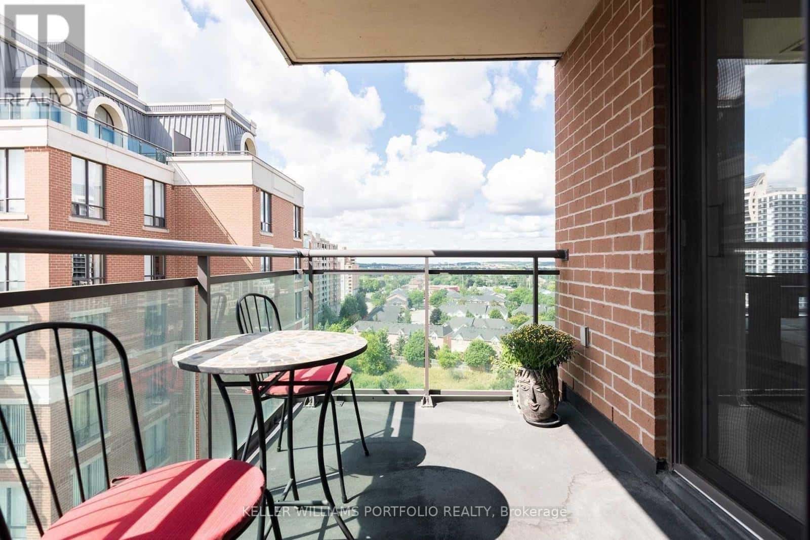 Richmond Hill (Langstaff) — Richmond Hill (Langstaff) - Photo 2 of 17