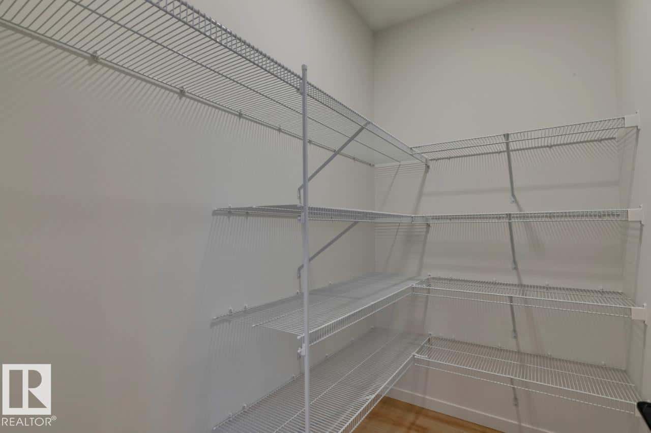 467 33 ST SW — Edmonton - Photo 2 of 33