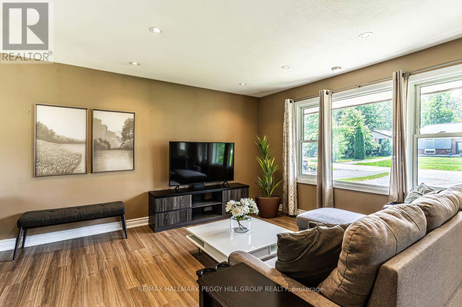 438 FOREST AVENUE S — Orillia, Ontario - Photo 2 of 19