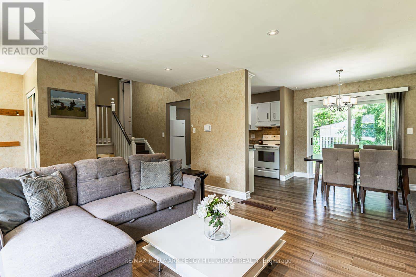 438 FOREST AVENUE S — Orillia, Ontario - Photo 3 of 19