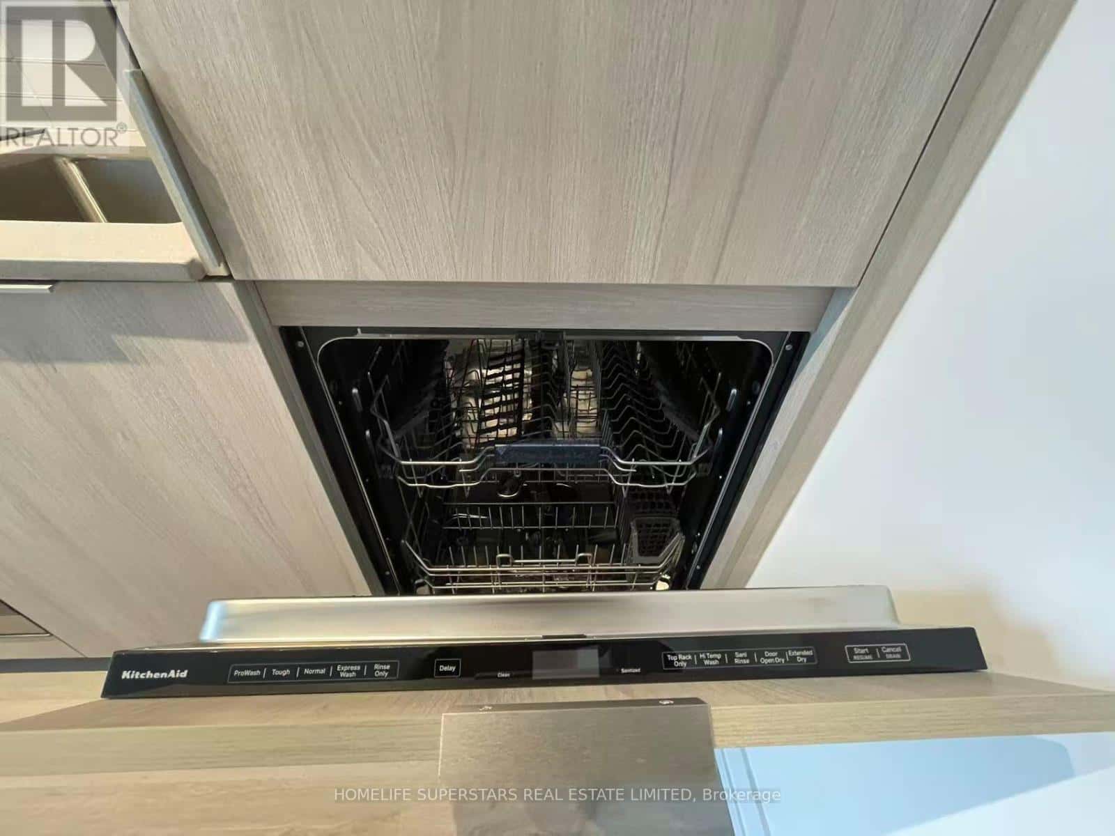 Mississauga (City Centre) — Mississauga (City Centre) - Photo 4 of 39