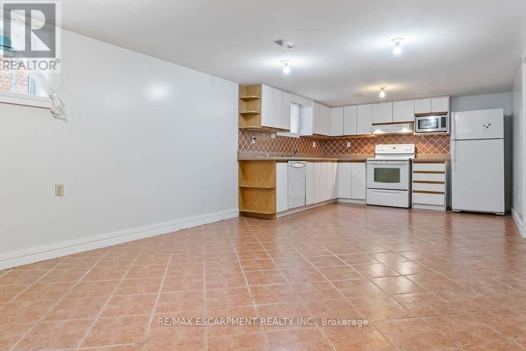 Oakville (WO West) — Oakville (WO West) - Photo 3 of 6