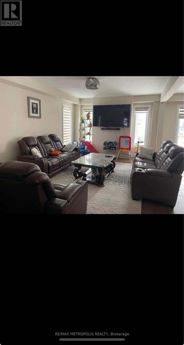 UPPER - 265 WOODBINE AVENUE — Kitchener - Photo 4 of 9