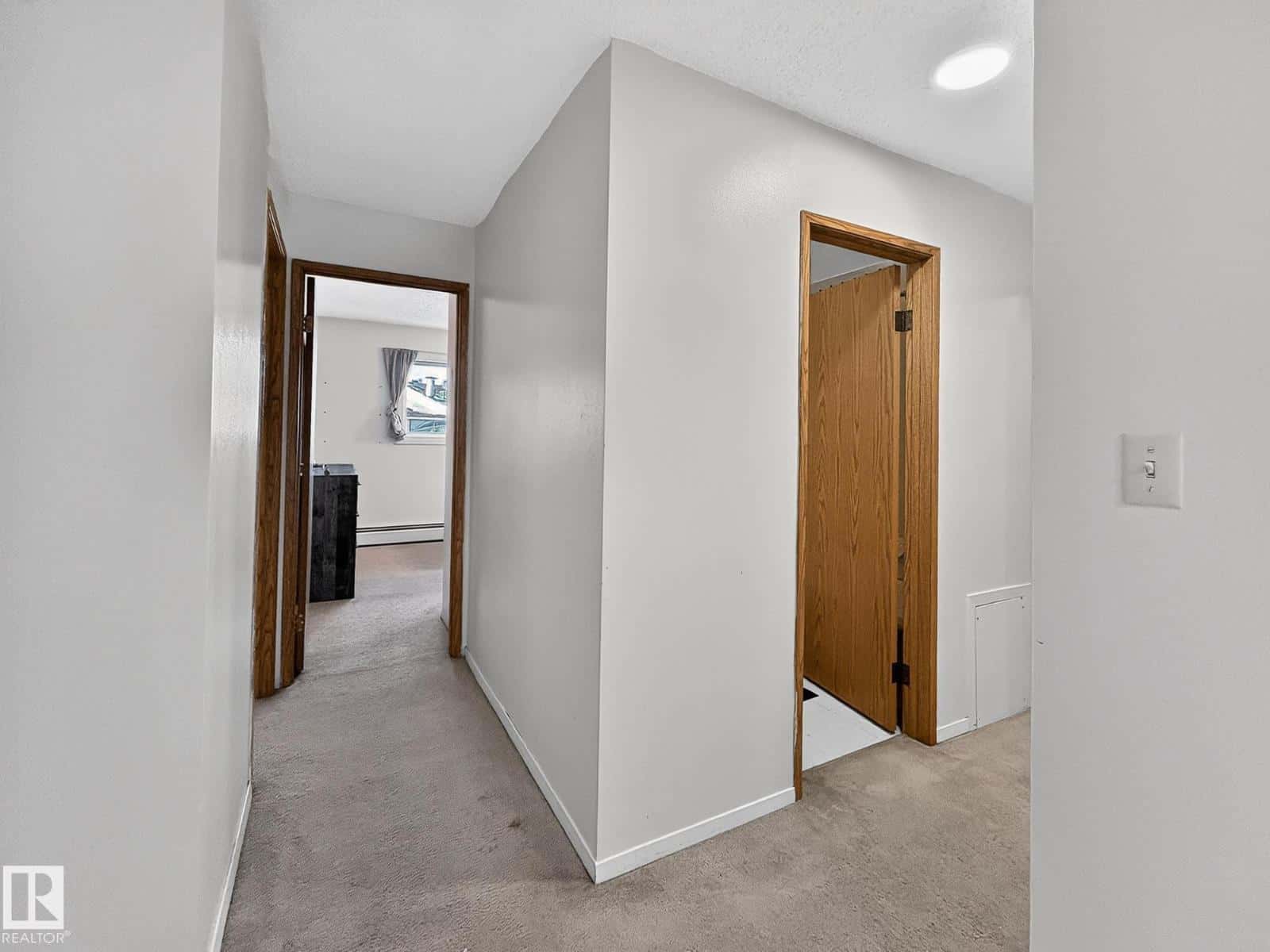 Edmonton — Edmonton - Photo 3 of 31