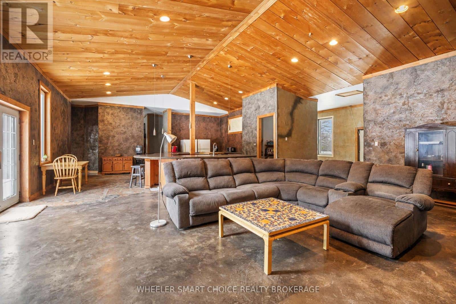 North Dundas — North Dundas - Photo 4 of 46