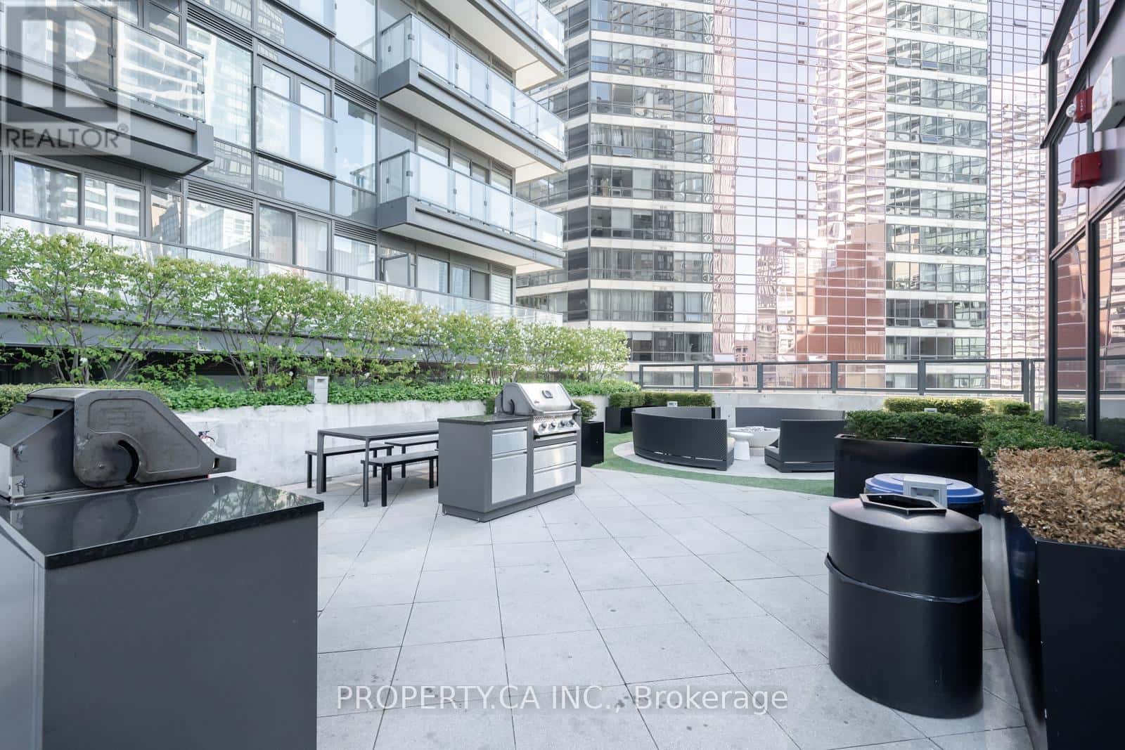 Toronto (Bay Street Corridor) — Toronto (Bay Street Corridor) - Photo 2 of 28