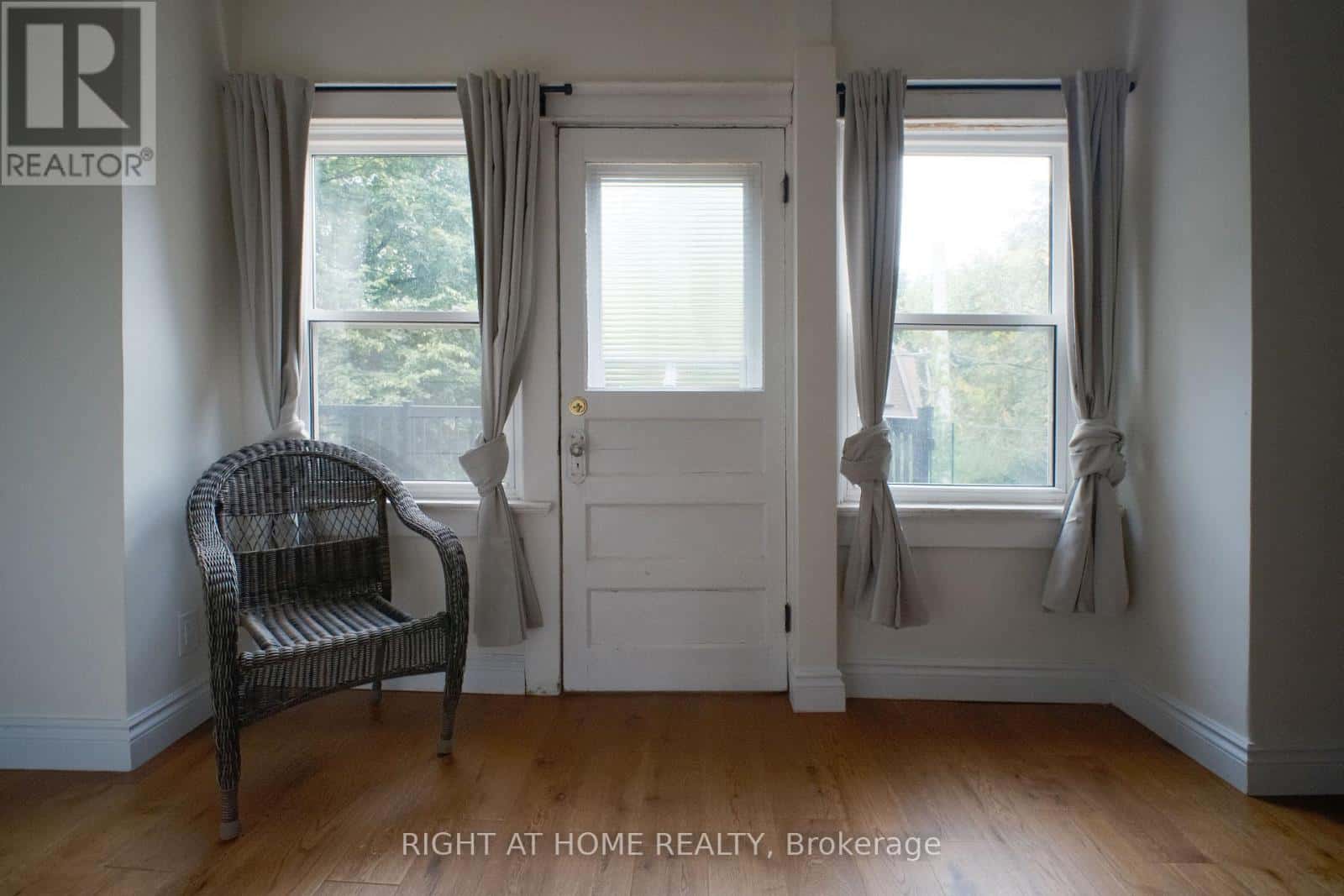 Toronto (Annex) — Toronto (Annex) - Photo 2 of 28