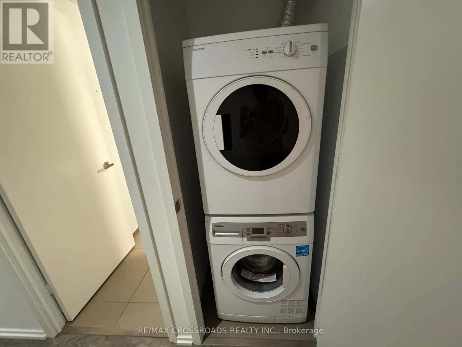 Toronto (Church-Yonge Corridor) — Toronto (Church-Yonge Corridor) - Photo 2 of 12