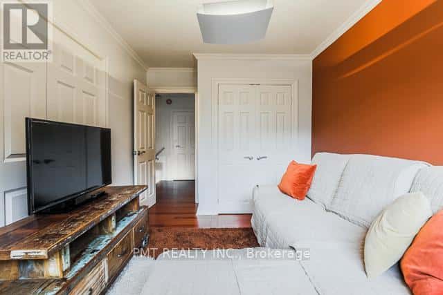 Toronto (Annex) — Toronto (Annex) - Photo 2 of 26