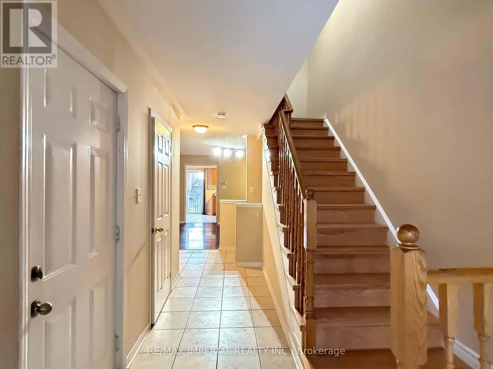 5640 STELLA LANE — Burlington (Appleby) - Photo 2 of 29