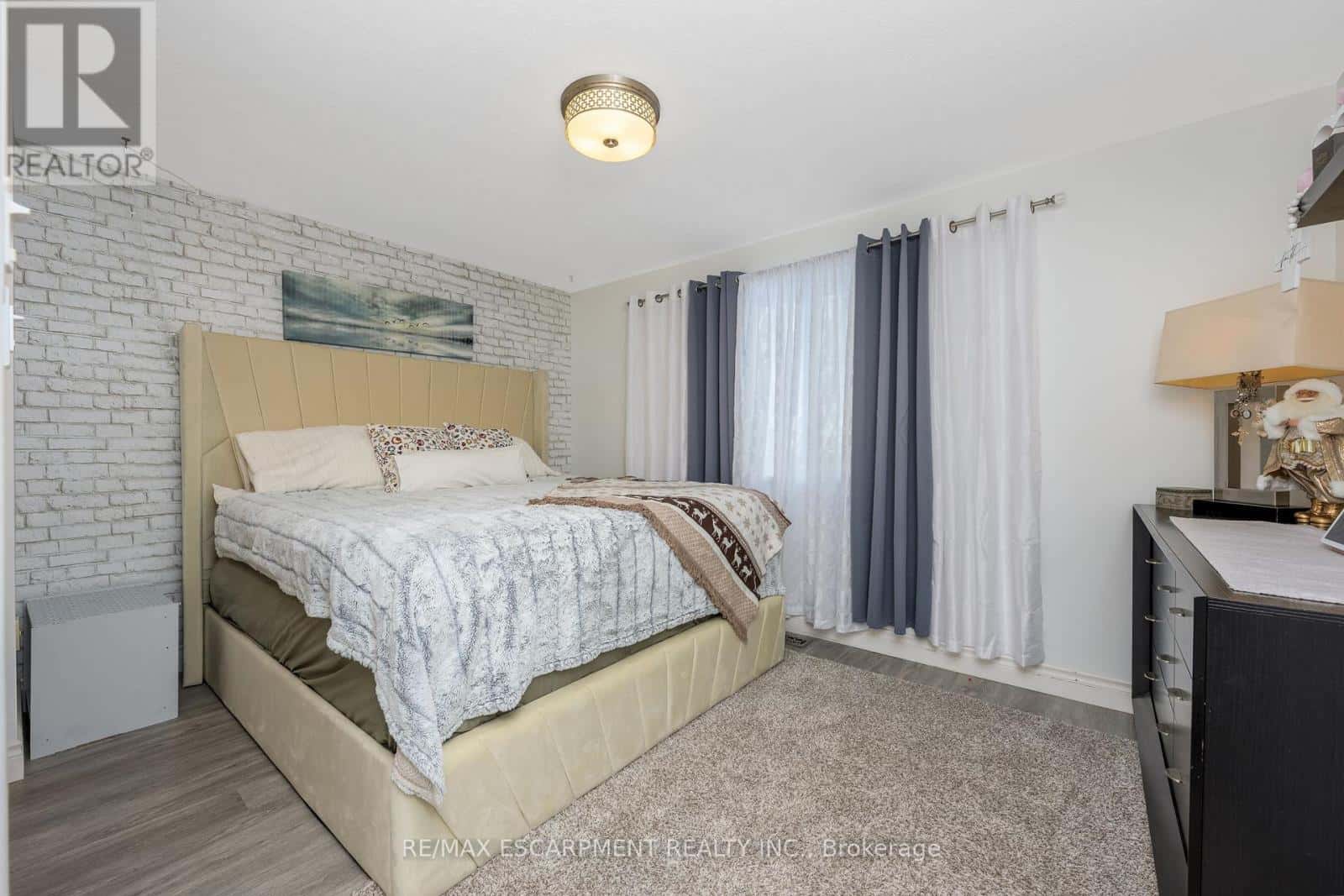 Orangeville — Orangeville - Photo 3 of 46