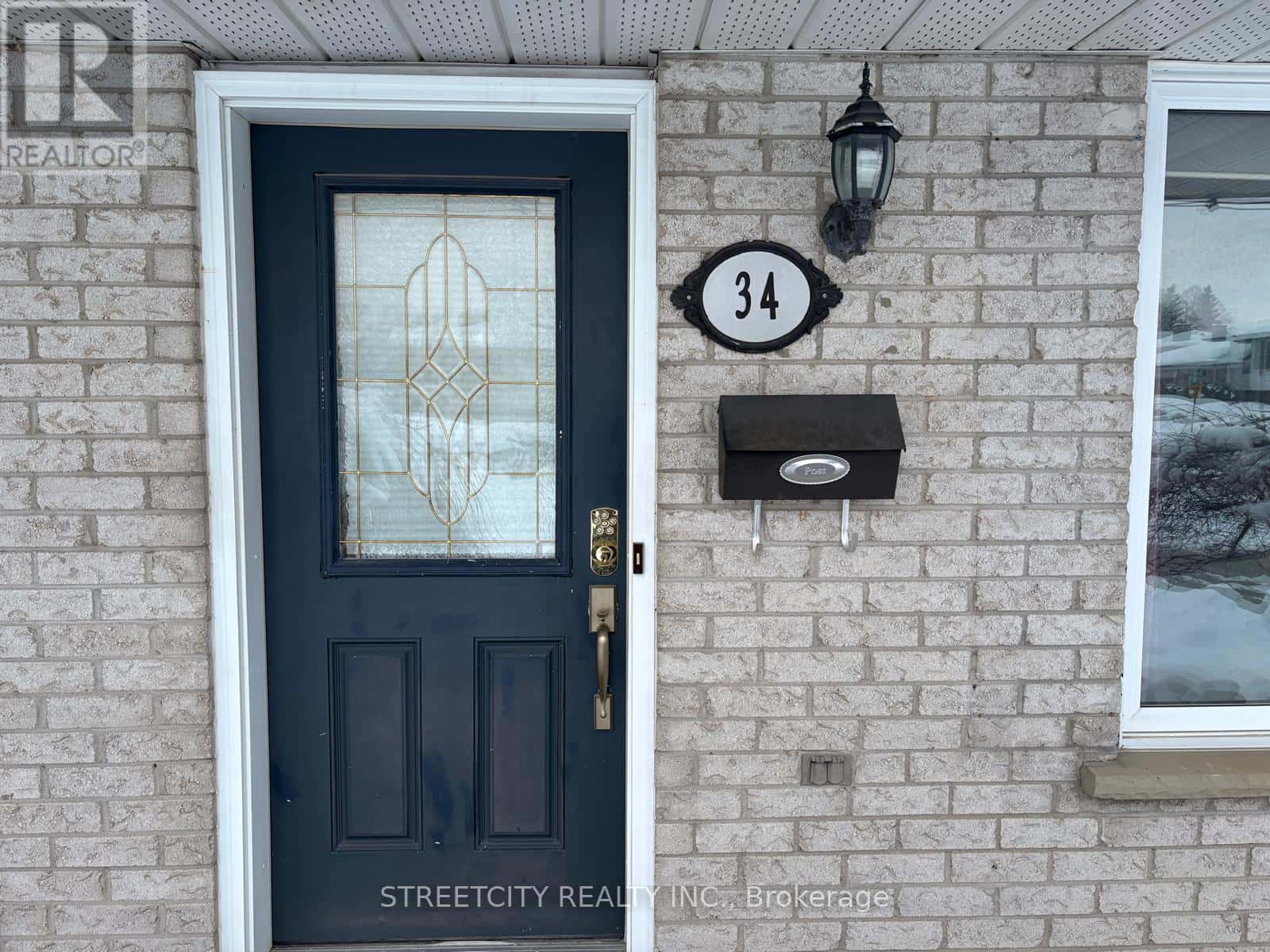 London South (South T) — London South (South T) - Photo 2 of 12