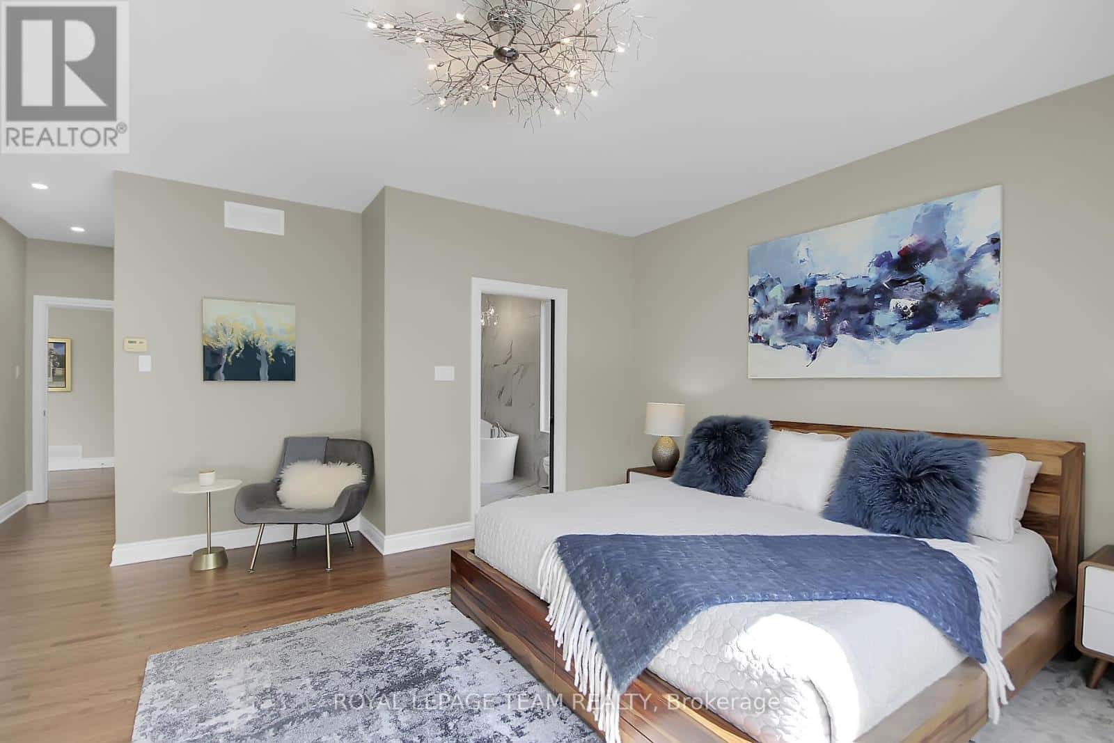 Ottawa — Ottawa - Photo 2 of 50