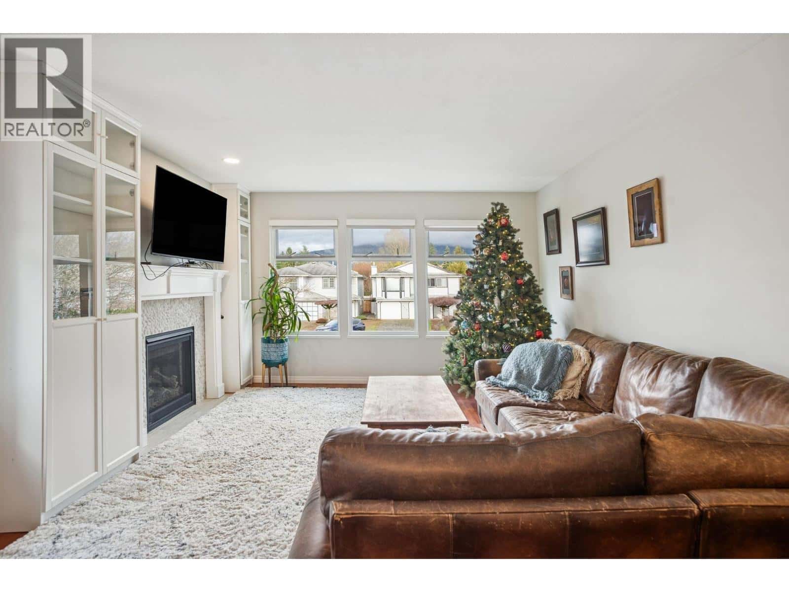 658 PENDER PLACE — Port Coquitlam, British Columbia - Photo 3 of 39